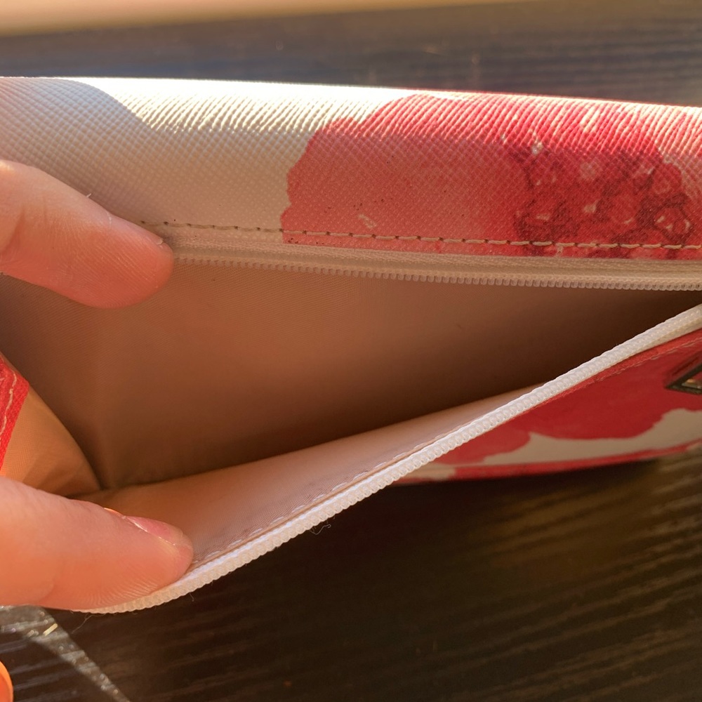 🌺Guess Wallet - Picture 4 of 10